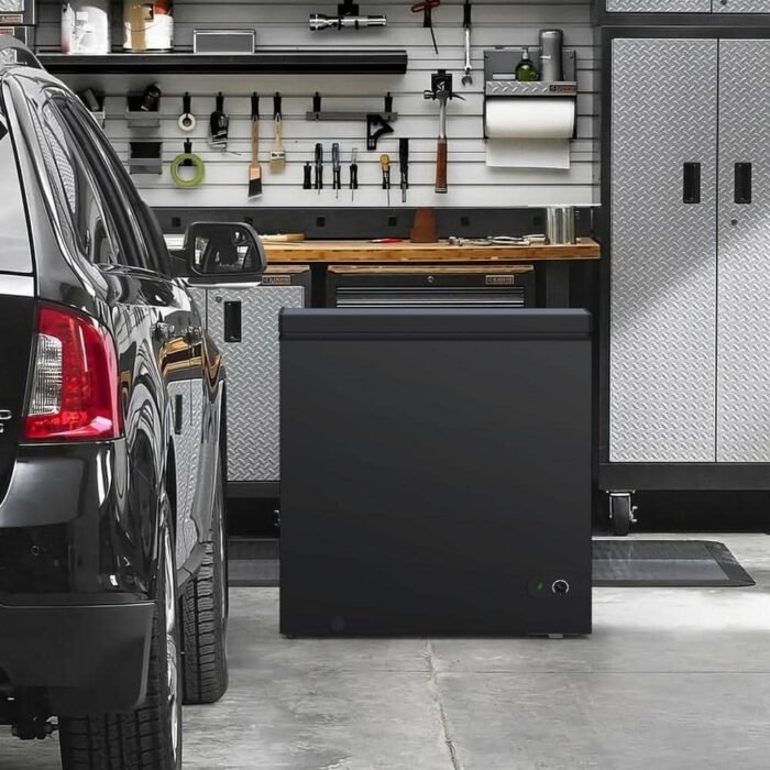 32 in. W 7.0 cu. ft. Manual Defrost Chest Freezer with Adjustable Temperature Controls in Black Garage Ready - Image 3