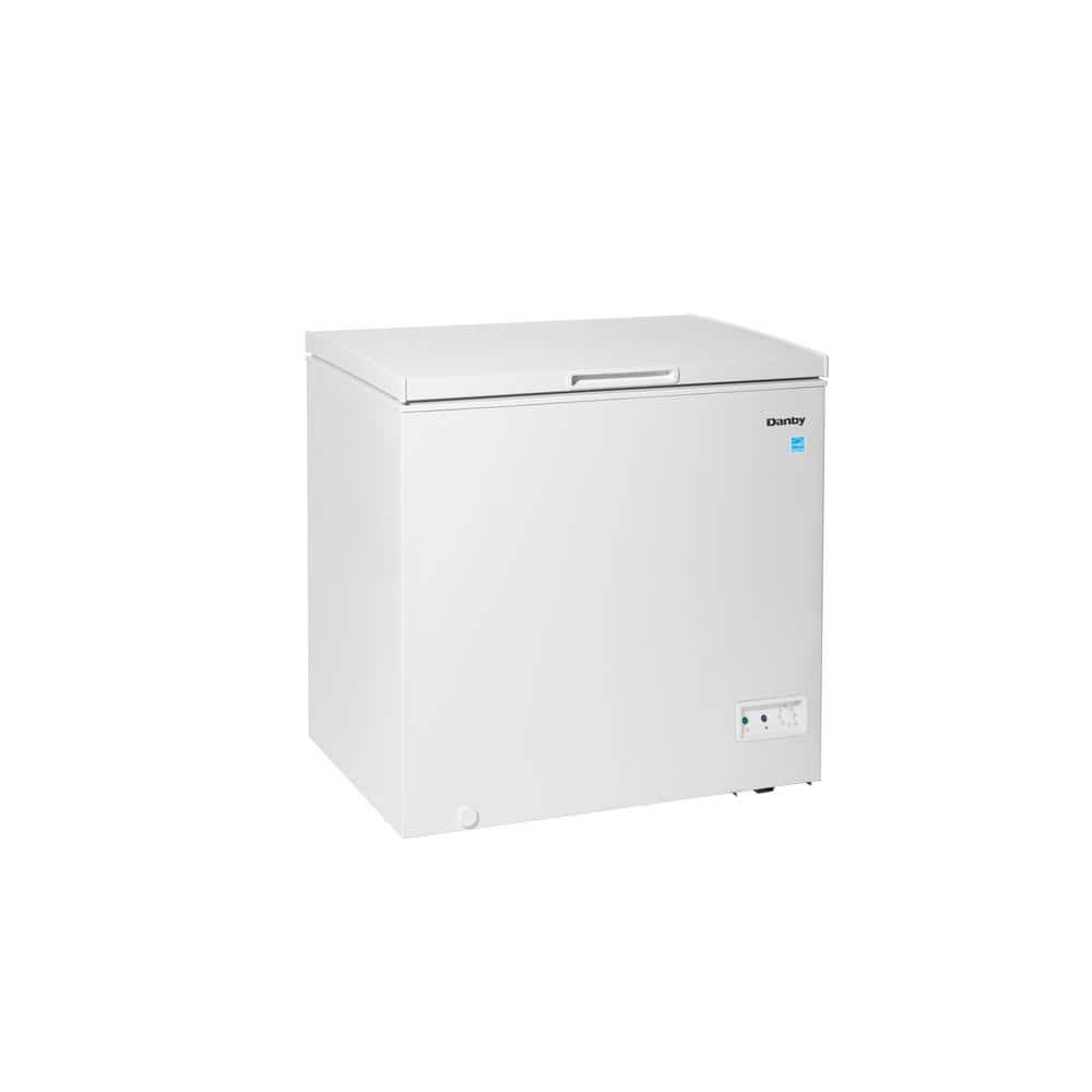 32.56 in. 7.0 cu. ft. Manual Defrost Square Model Chest Freezer with ENERGY STAR in White Garage Ready - Image 2