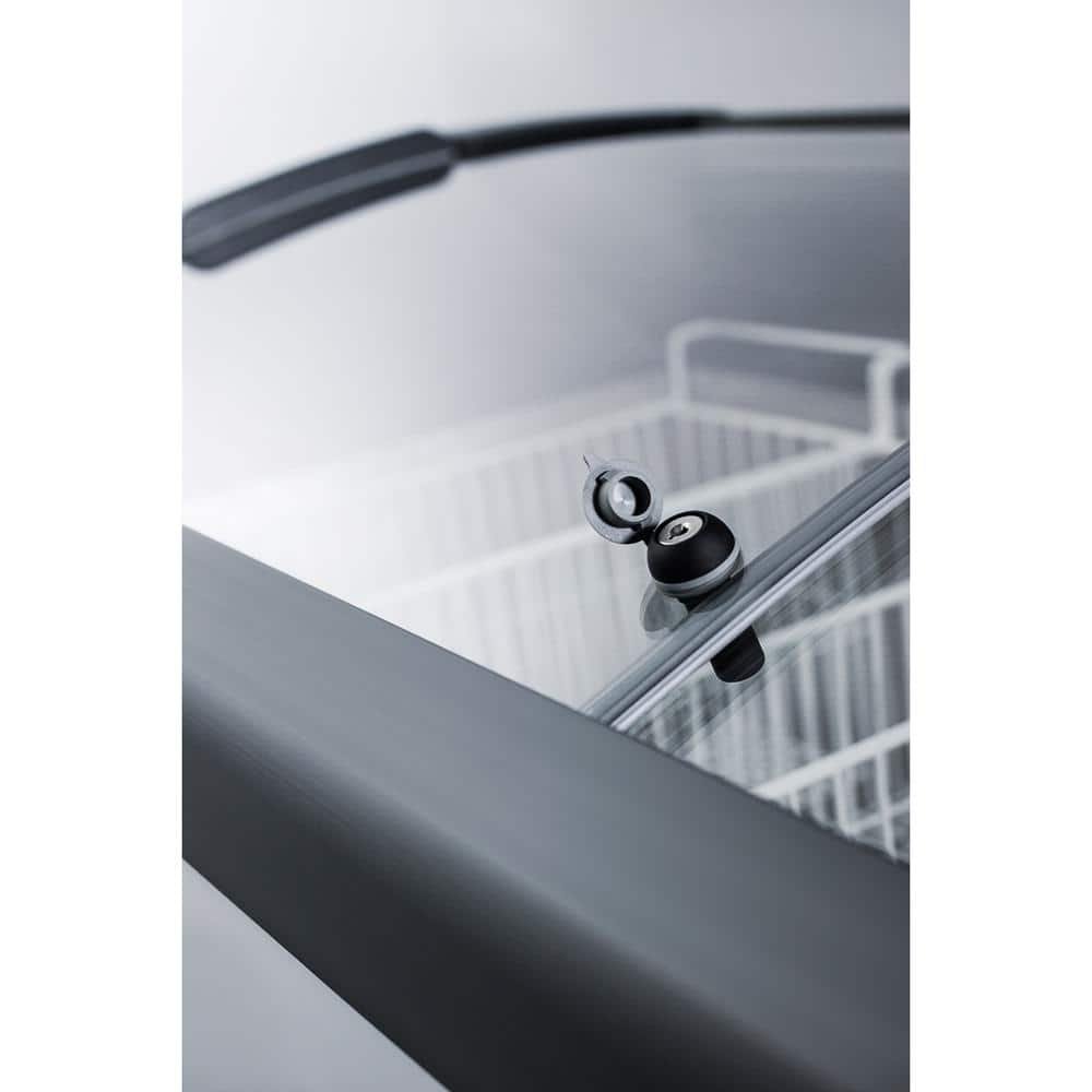 17.1 cu. ft. Manual Defrost Commercial Chest Freezer in White - Image 4